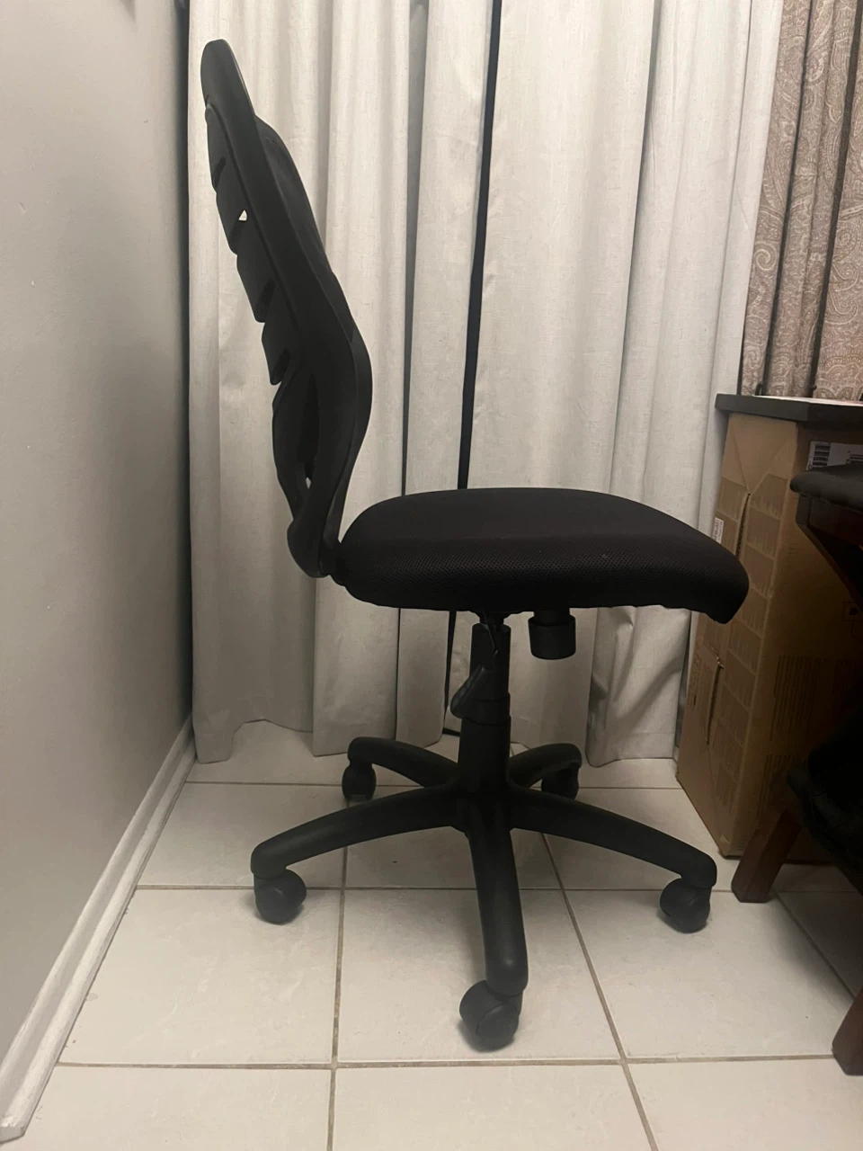 Black Mesh Office Task Chair - photo 4
