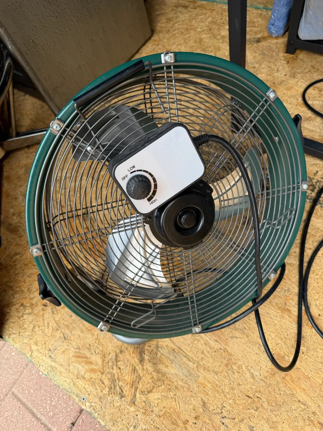 Masterforce 14-inch Shroud Floor Fan - photo 2