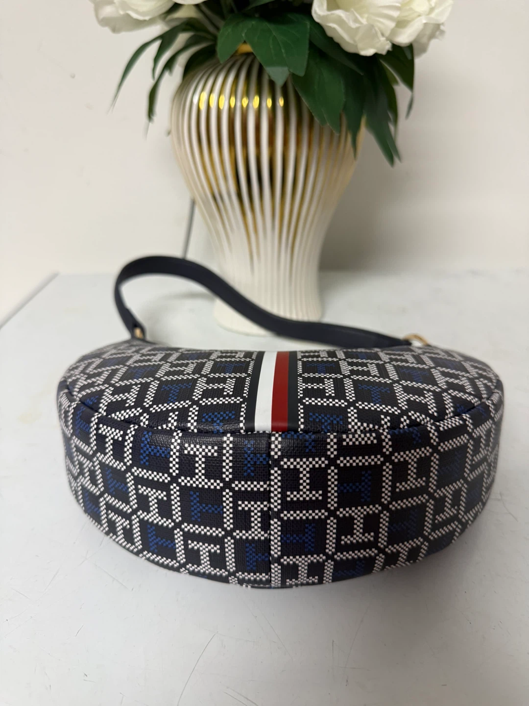 Tommy Hilfiger Monogram Shoulder Bag - photo 3