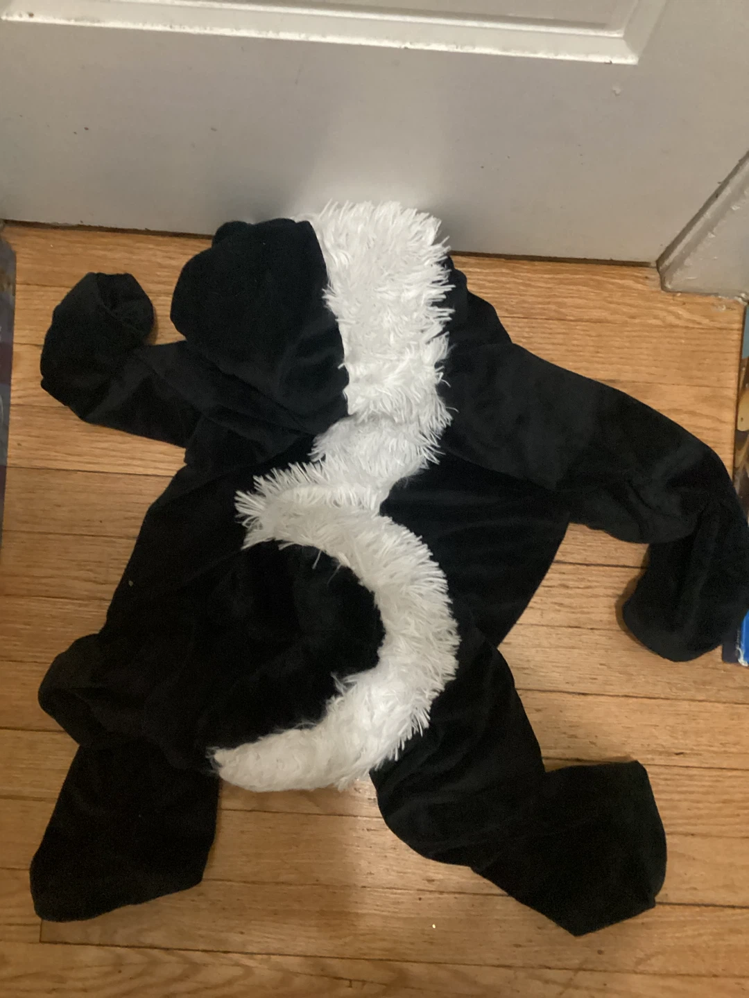 Childs Skunk Animal Onesie Costume 4-5T - photo 2
