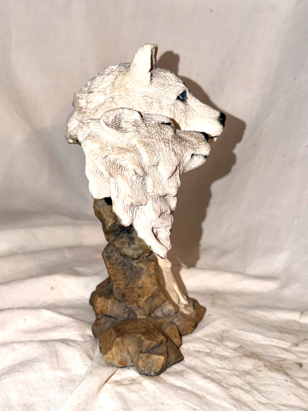 Wolf Pair Figurine - photo 2