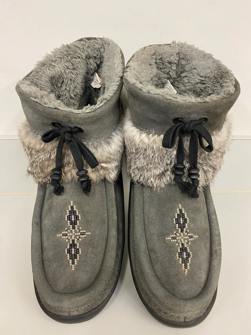 Manitobah Grey Suede Boots Size 10 - photo 3