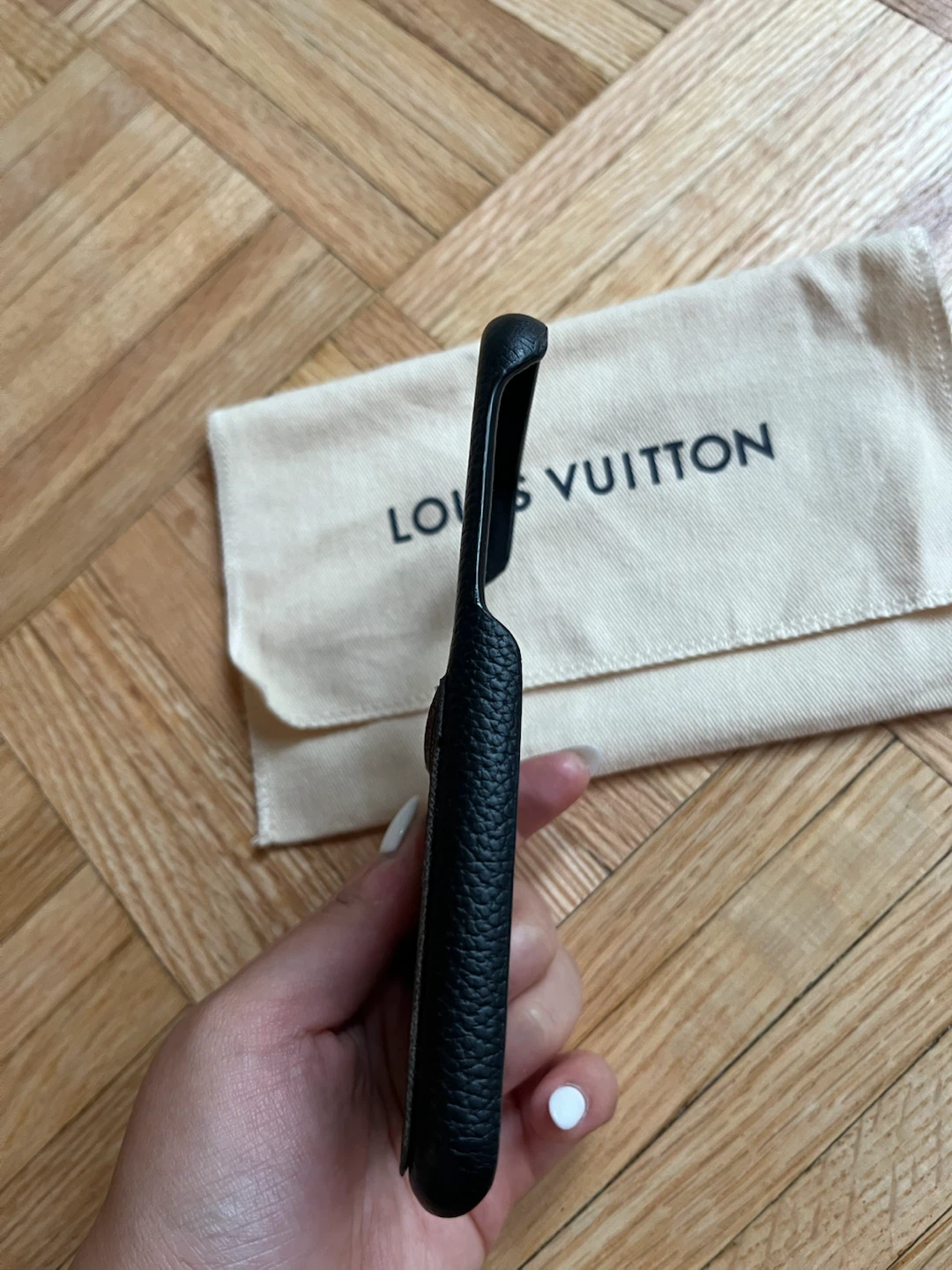 Louis Vuitton Monogram iPhone X/XS Bumper Case Black Leather - photo 5