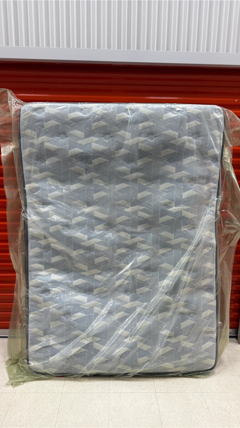 Like New Double Mattress and box spring