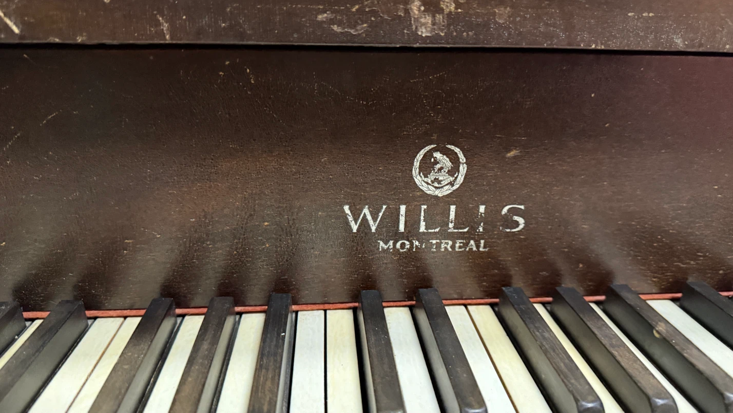 Vintage Willis & Co. Upright Piano - photo 4