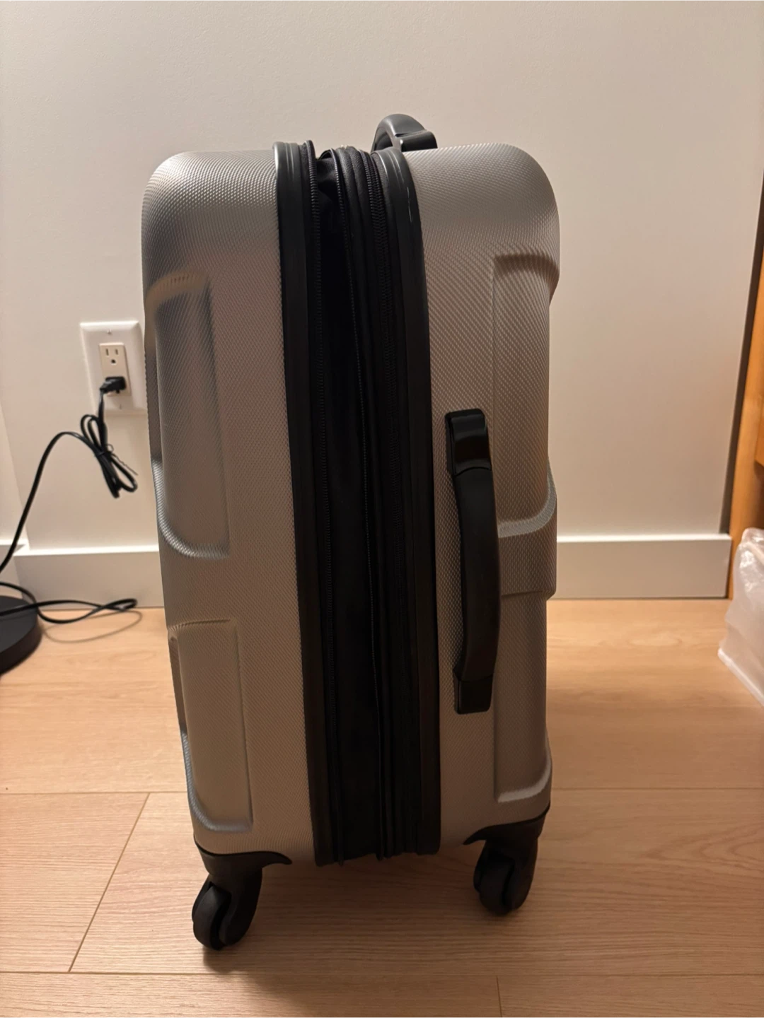 20" Carry-On Luggage - photo 2