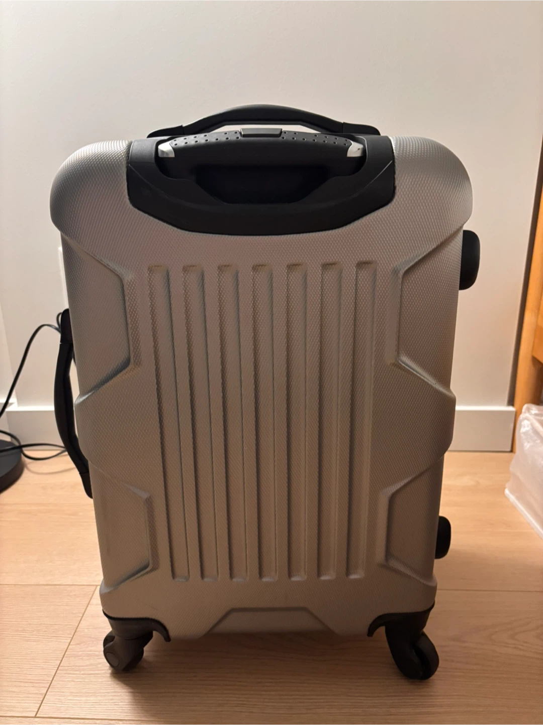 20" Carry-On Luggage - photo 3