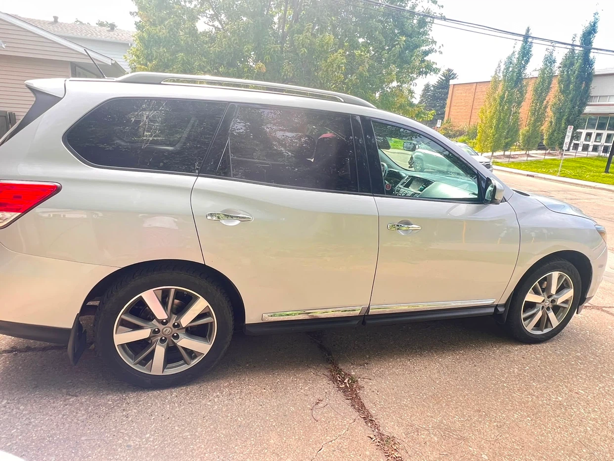 Nissan Pathfinder Platinum 4WD