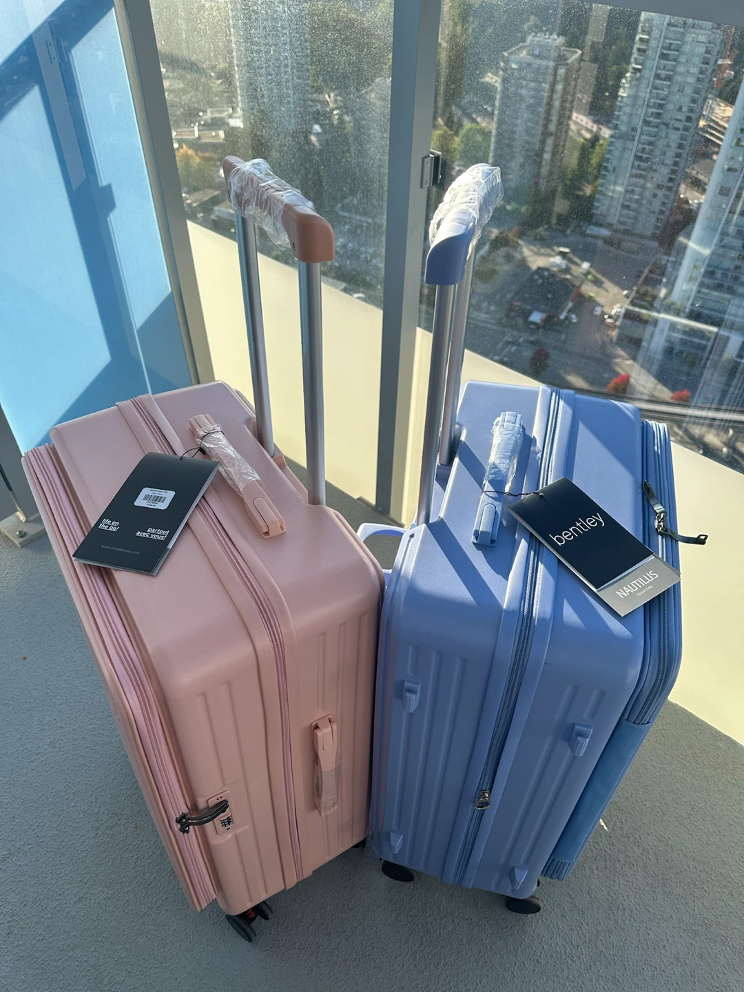27” HARDSHELL LUGGAGE - NEW WITH TAGS - photo 4
