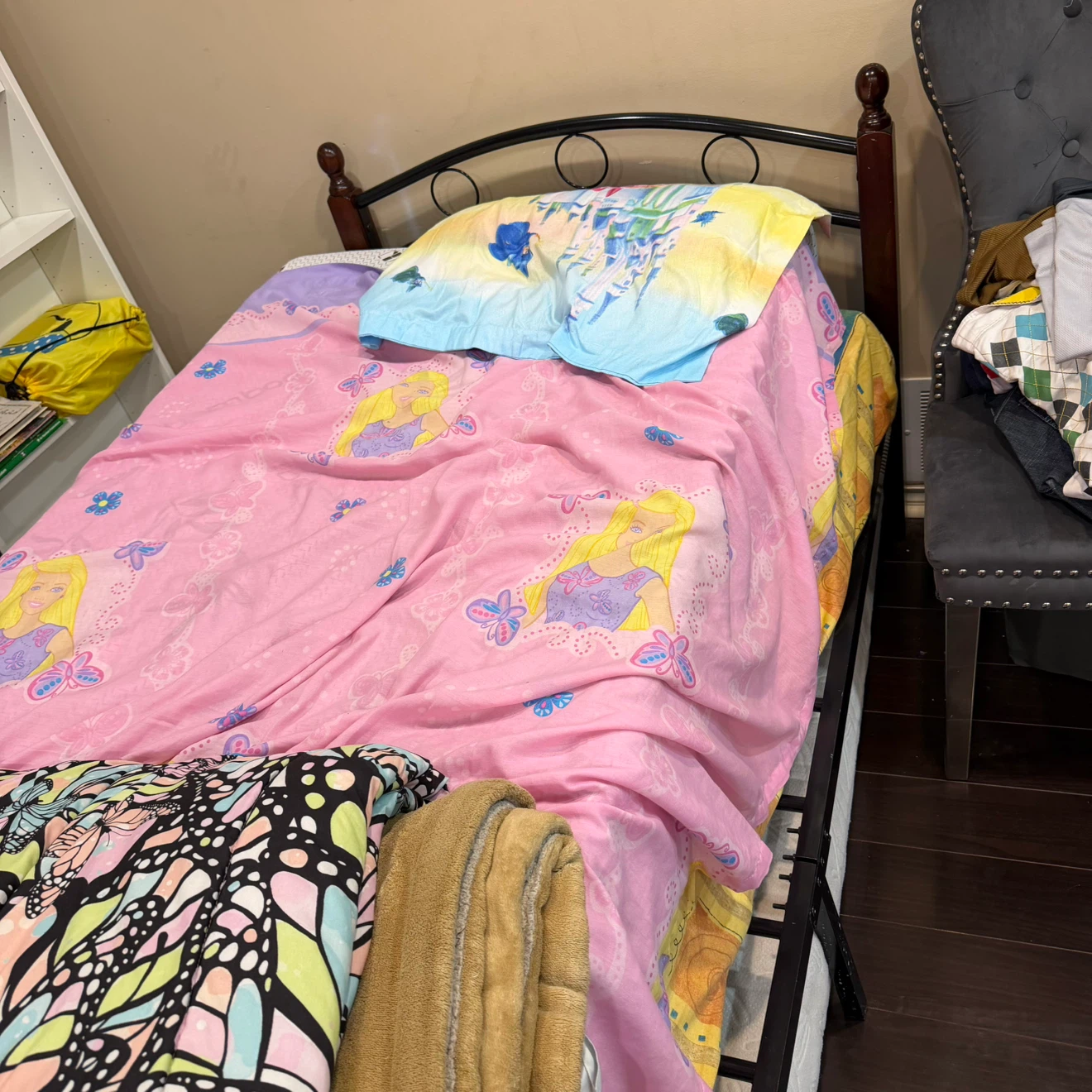 Twin size metal bed frame - photo 2