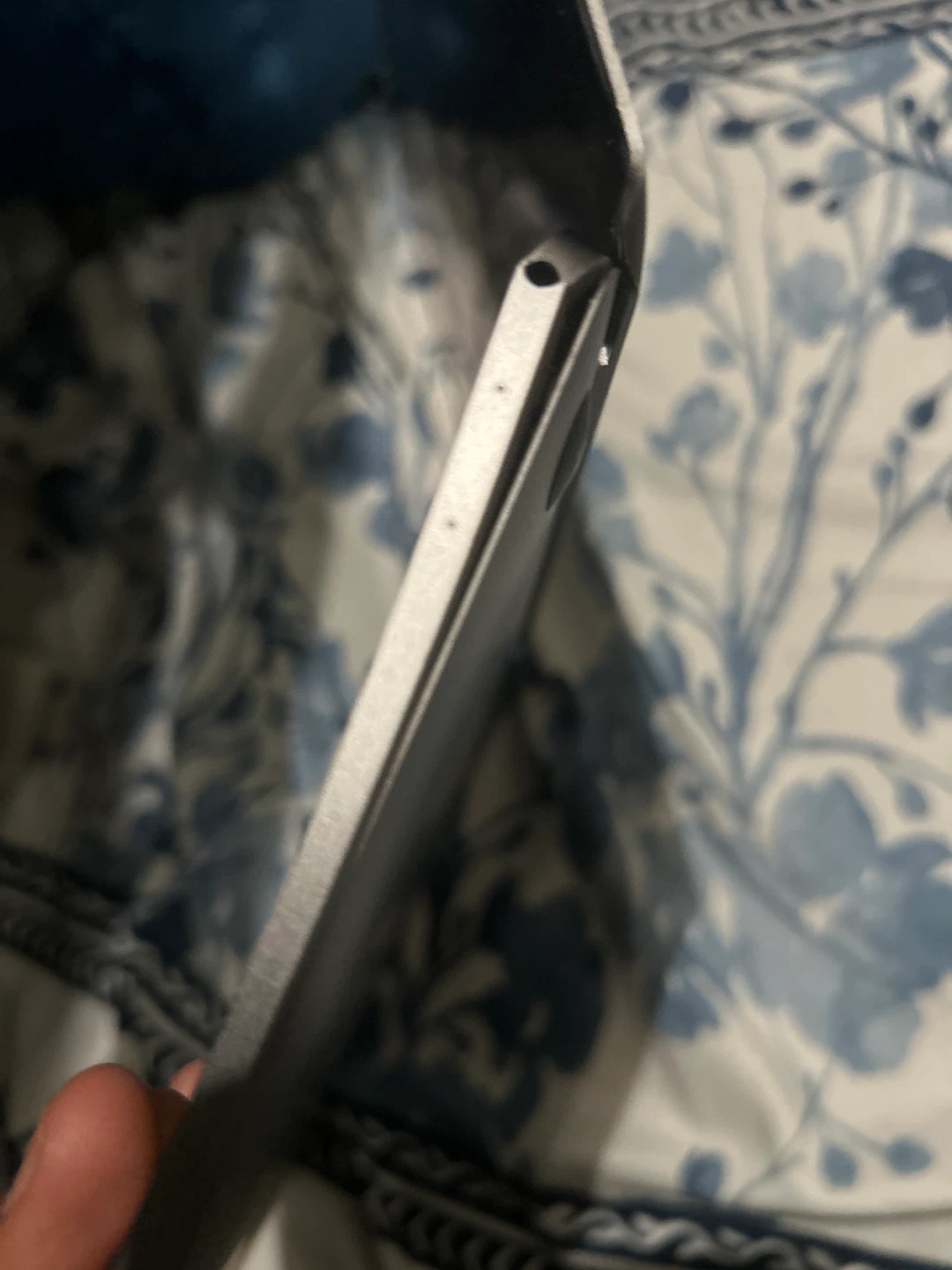 2016 Apple MacBook screen broken Everything else works fine - photo 4