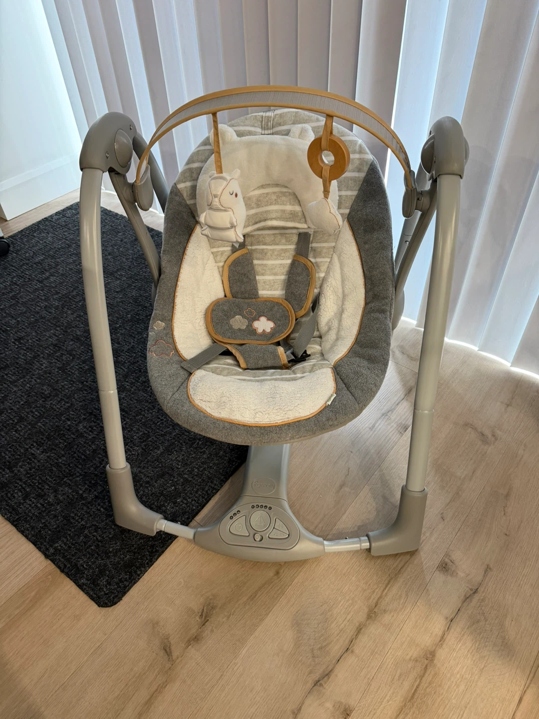 Baby swing