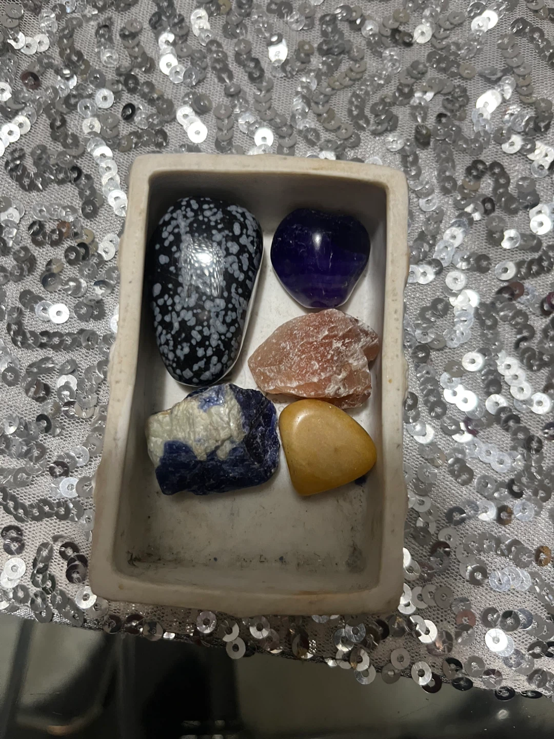 Set of 5 assorted decorative stones with small dish