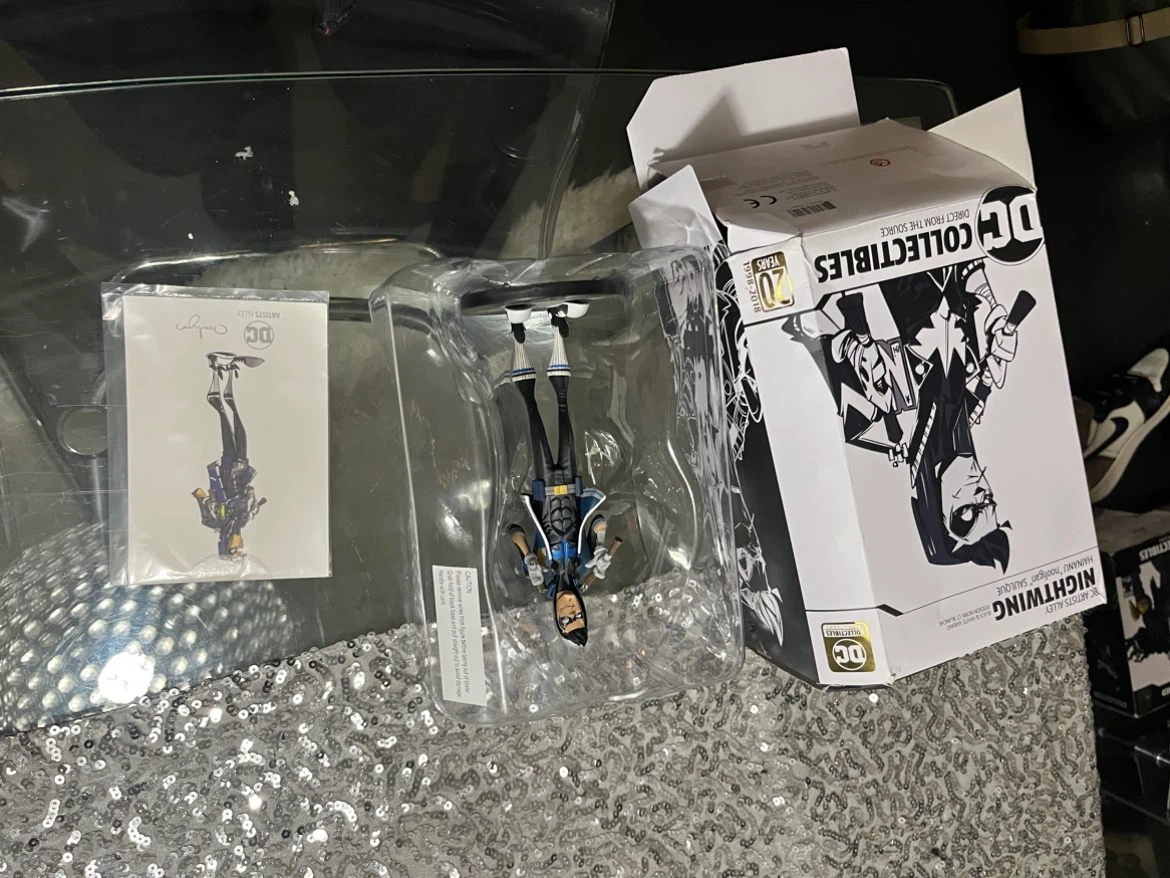 DC Collectibles Nightwing Artist Alley Figure - photo 2
