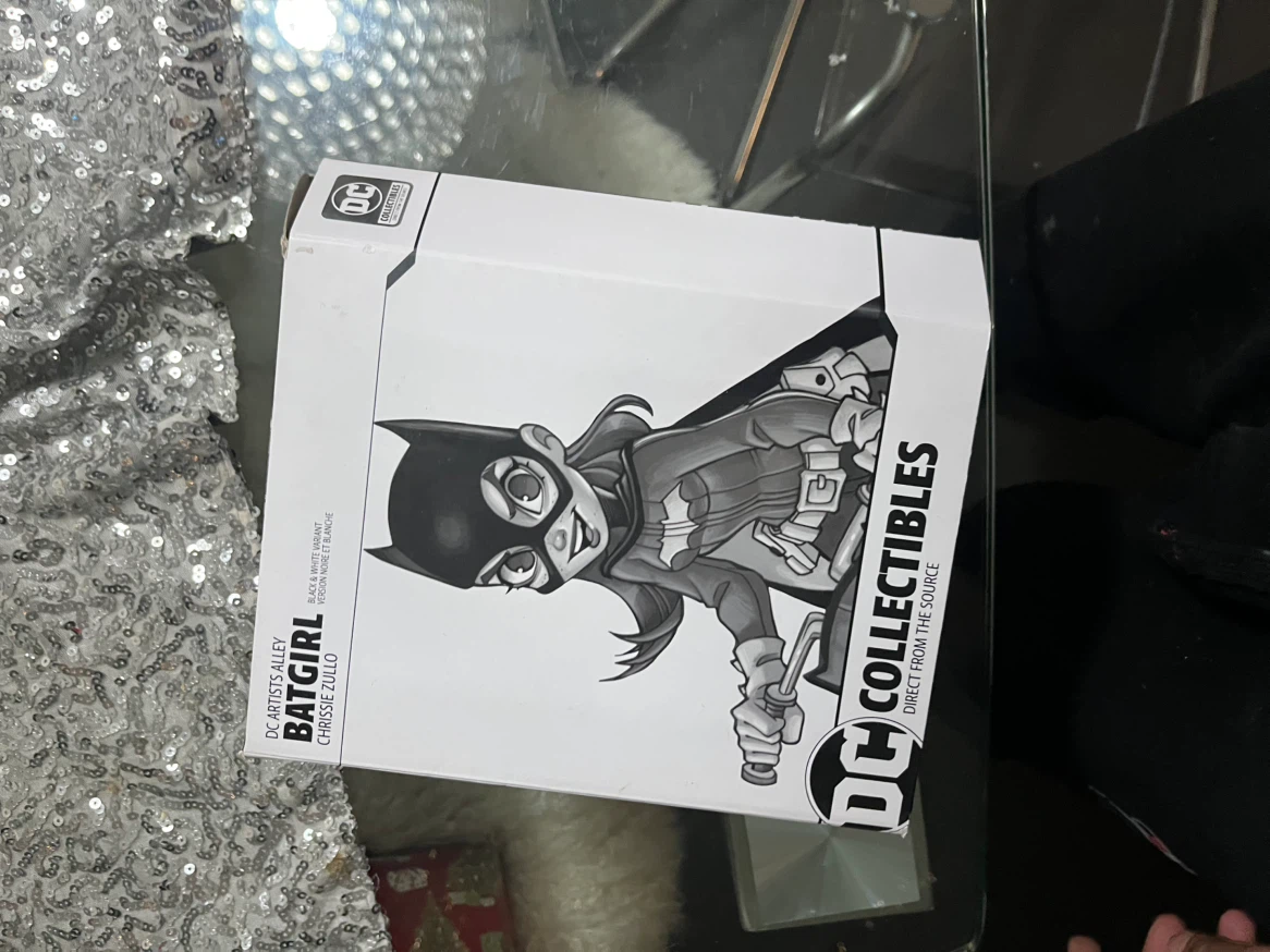 DC Artists Alley Batgirl Figure Black & White Variant - photo 4