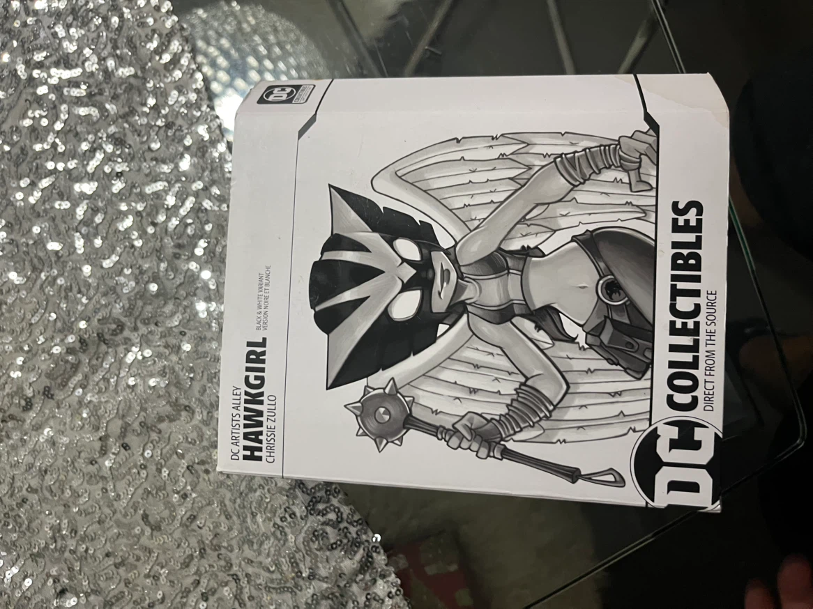 DC Artists Alley Hawkgirl Black and White Variant Figure - photo 4