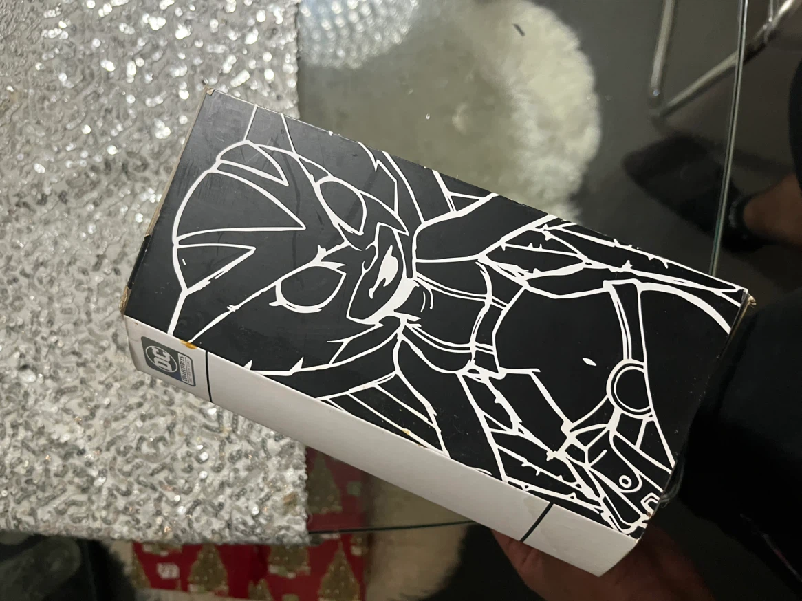 DC Artists Alley Hawkgirl Black and White Variant Figure - photo 5