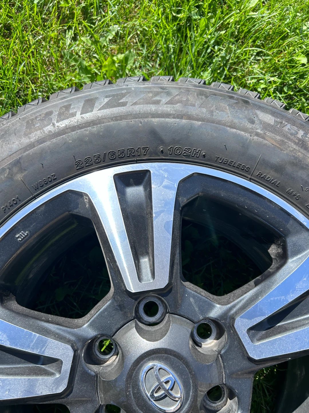 Set of 4 17” Toyota OEM Alloy Rims (rims only) - photo 2
