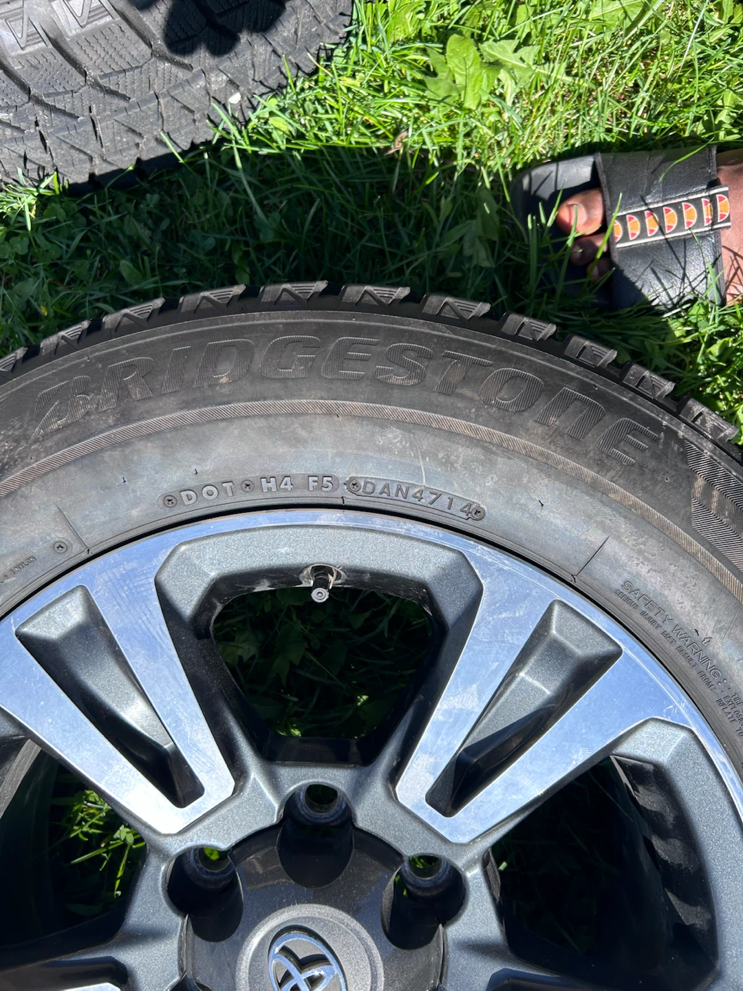 Set of 4 17” Toyota OEM Alloy Rims (rims only) - photo 3