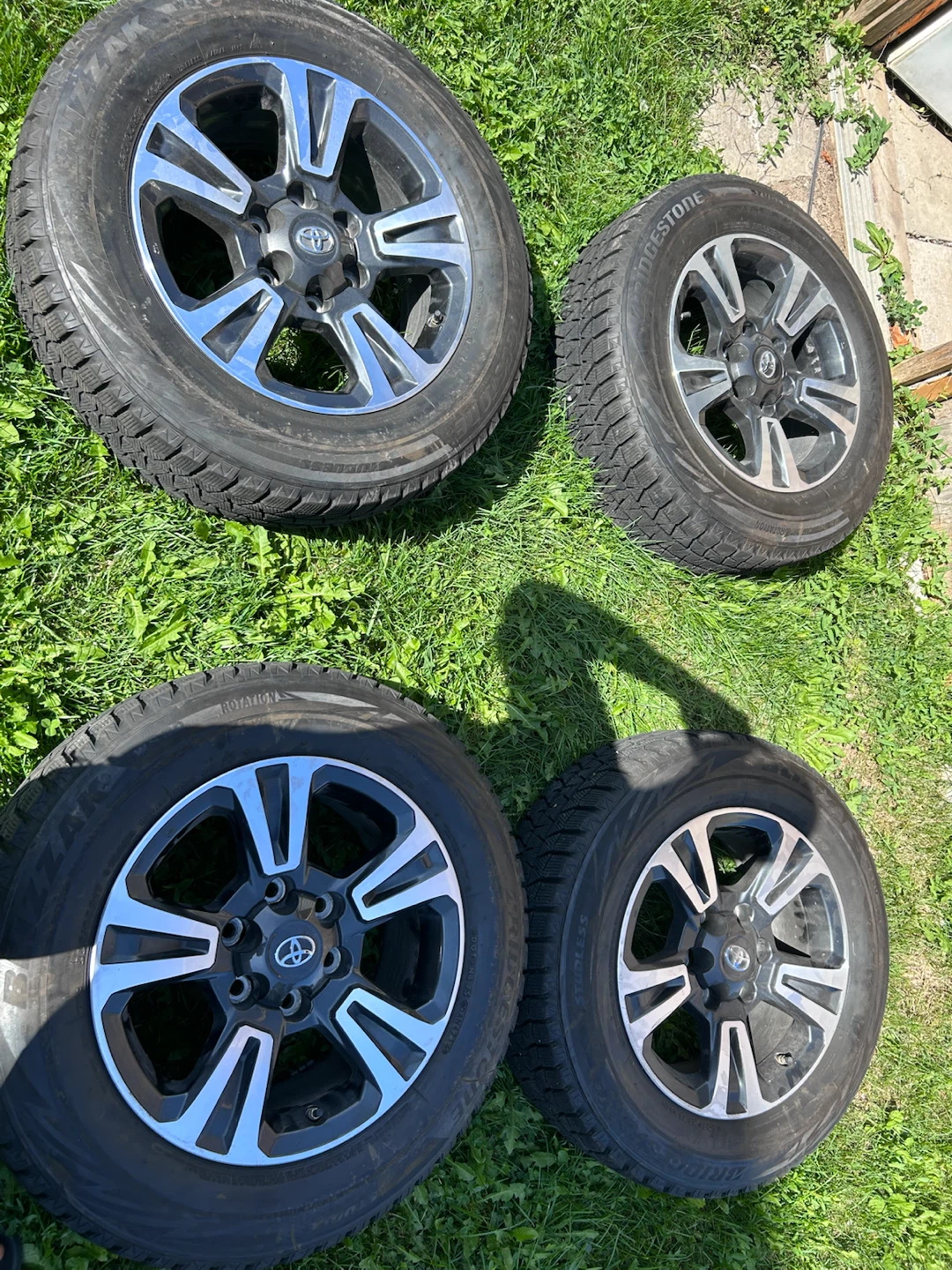 Set of 4 17” Toyota OEM Alloy Rims (rims only) - photo 4