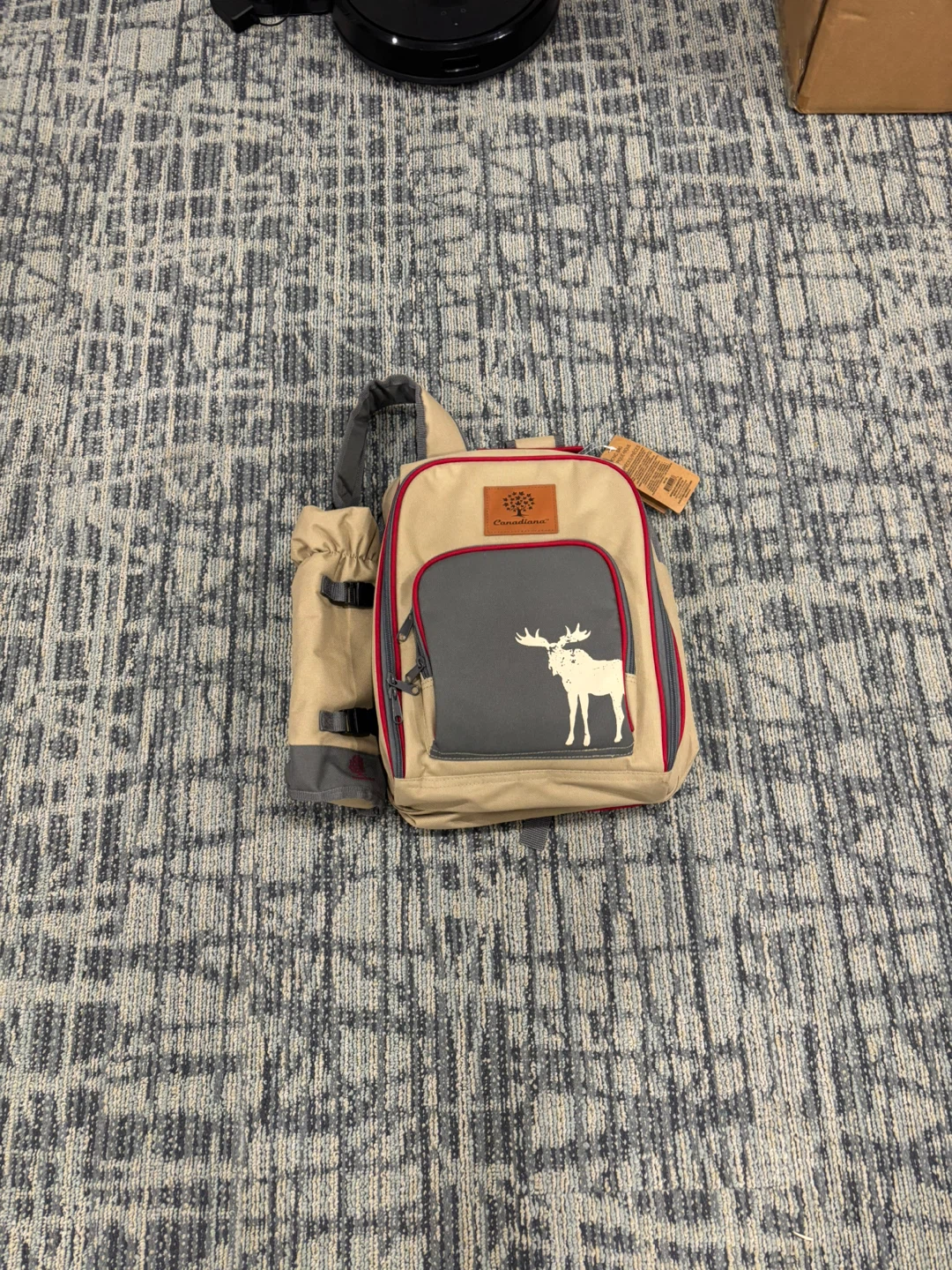 Canadiana Picnic Backpack 30 Pieces