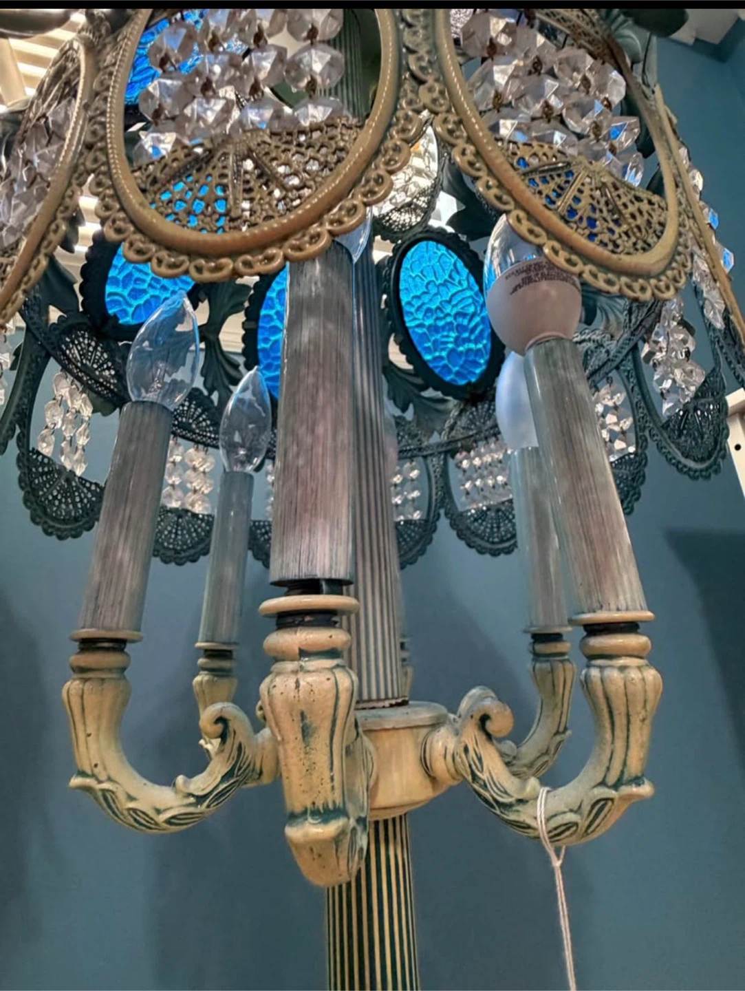 Hollywood Regency style ornate metal and slag glass lamps - photo 2