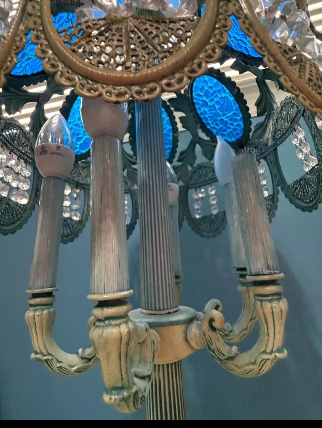 Hollywood Regency style ornate metal and slag glass lamps - photo 3