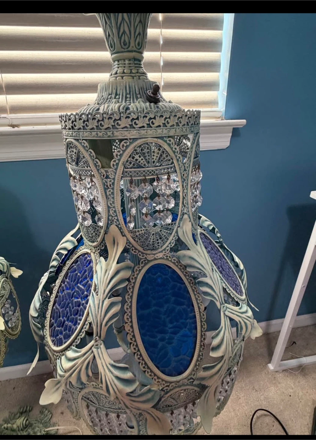 Hollywood Regency style ornate metal and slag glass lamps - photo 5