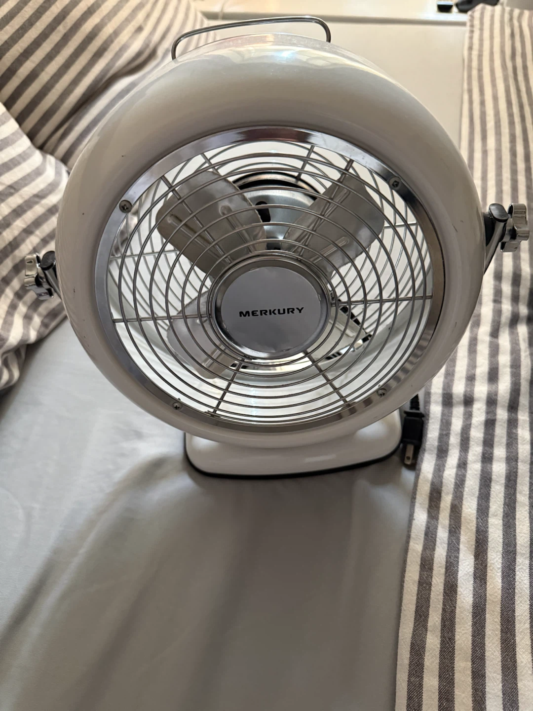 Merkury Innovations White Metal Desk Fan