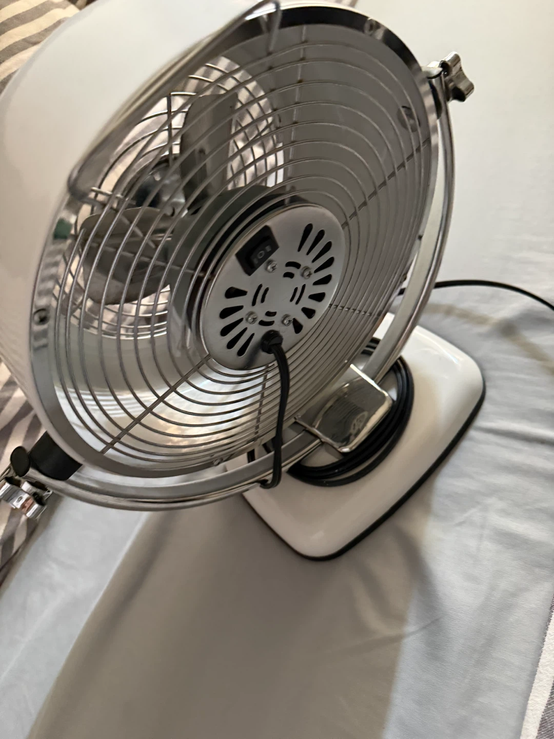 Merkury Innovations White Metal Desk Fan - photo 2