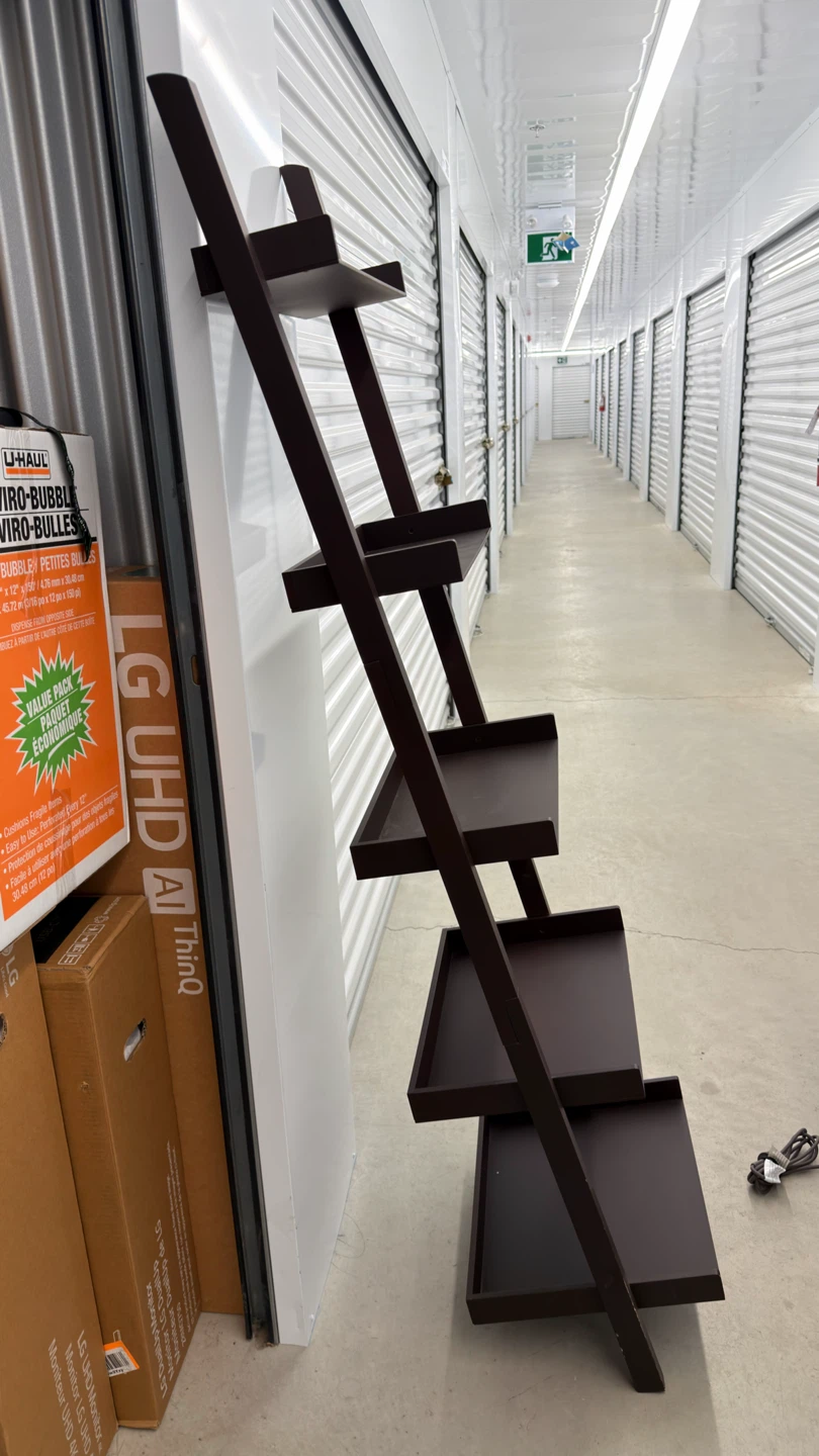 Leaning Shelf