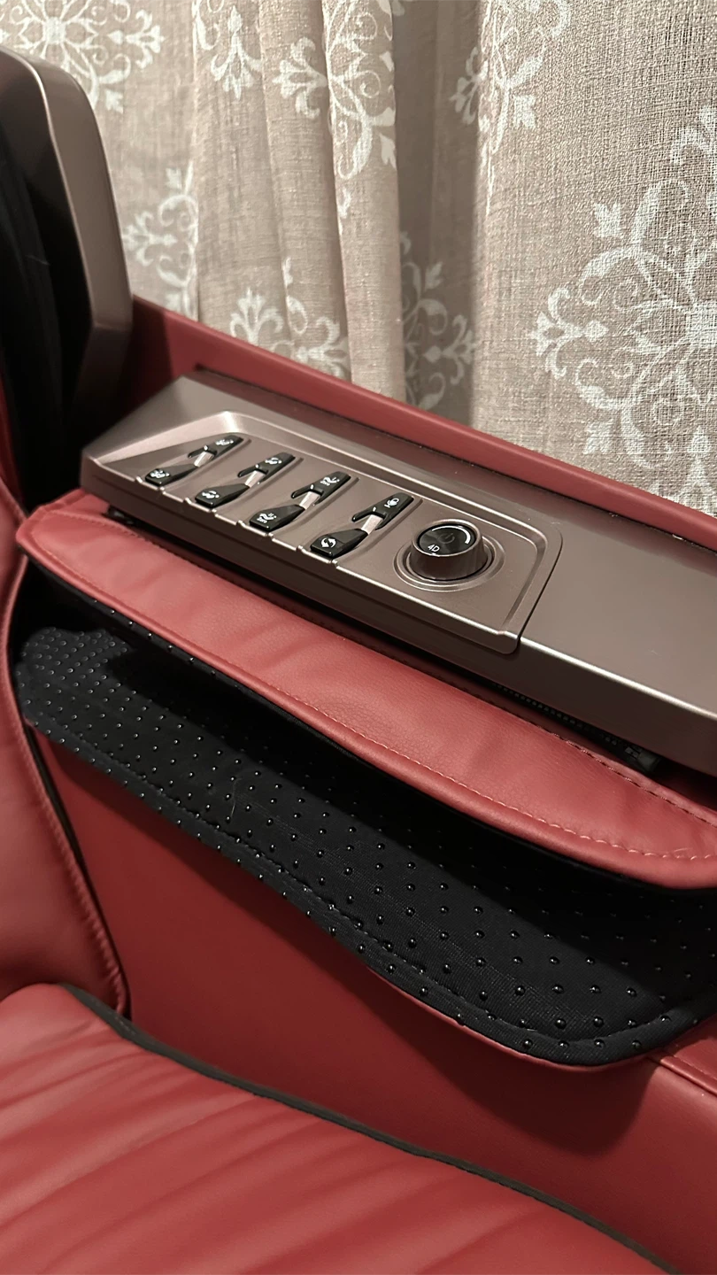 AI intelligent Osaka 4D massage chair - photo 3