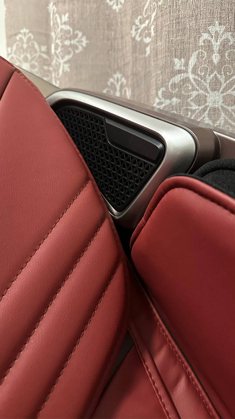 AI intelligent Osaka 4D massage chair - photo 4