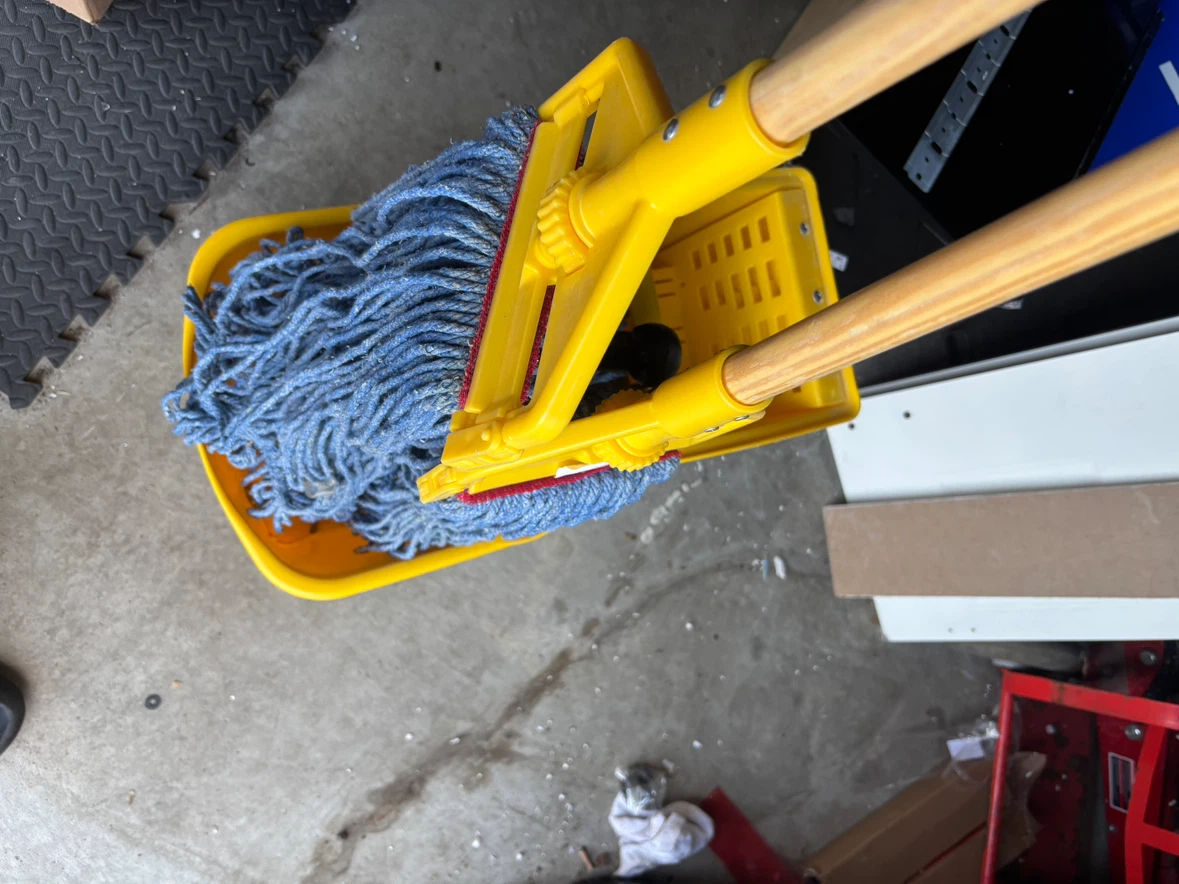 Rubbermaid Commercial Mop Bucket with Wringer - photo 3