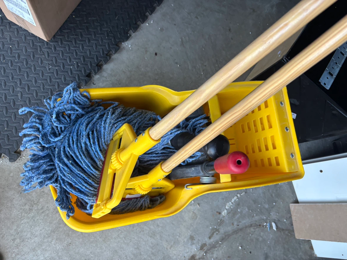 Rubbermaid Commercial Mop Bucket with Wringer - photo 4