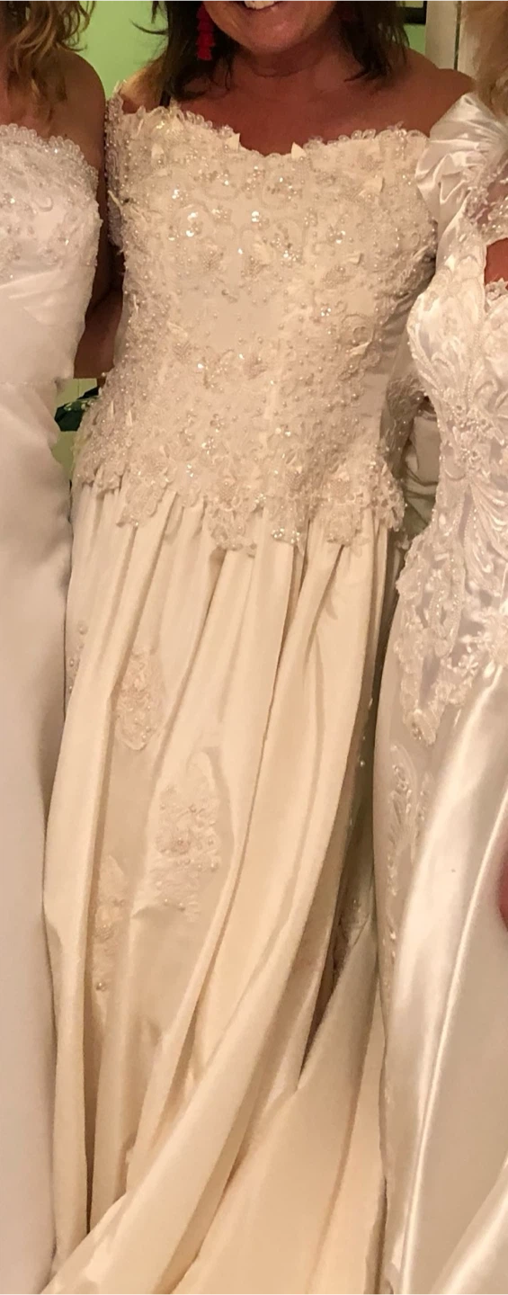 Off-the-shoulder beaded wedding dress - photo 3