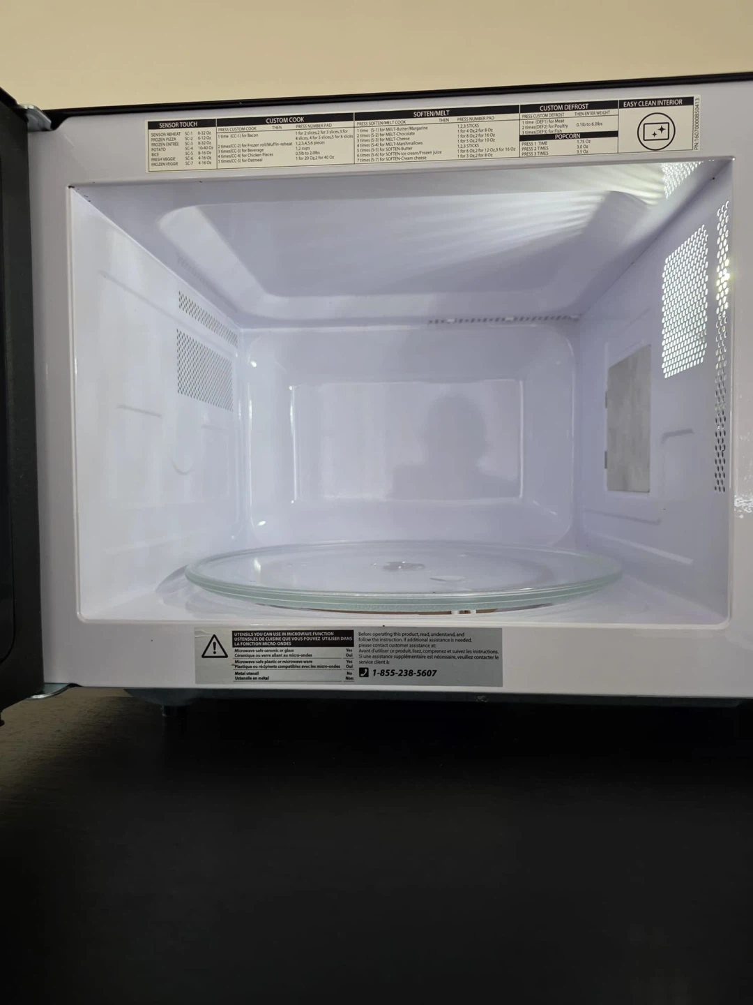 Toshiba 1.2 Cu. Ft. Stainless Steel Countertop Microwave - photo 3