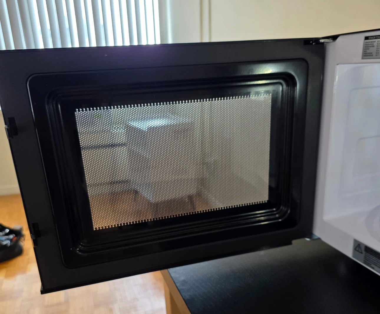 Toshiba 1.2 Cu. Ft. Stainless Steel Countertop Microwave - photo 4