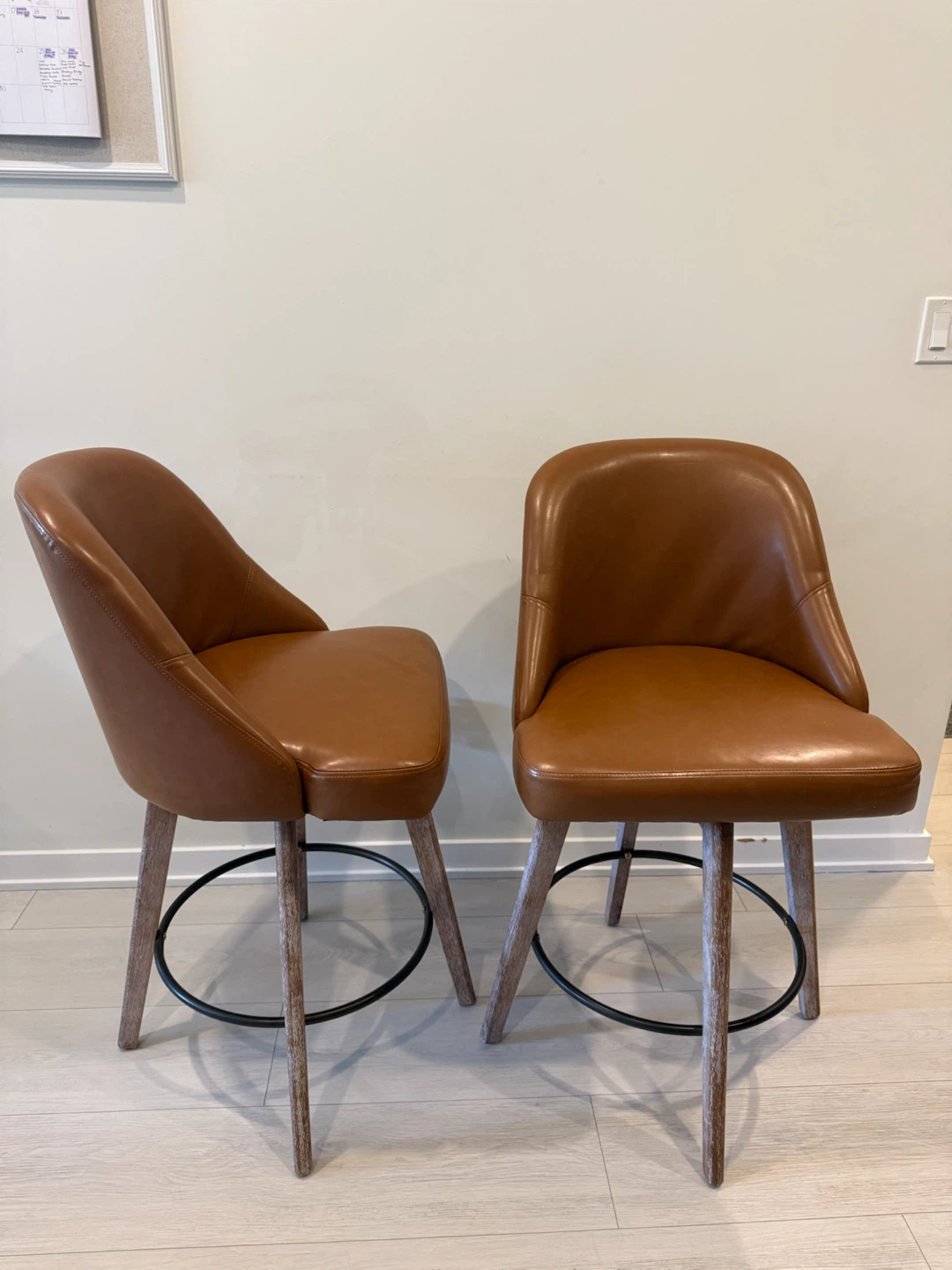 Dining Table & Swivel Stools Set - photo 3