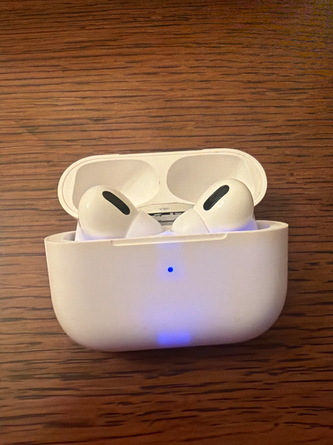 White Wireless Earbuds with Charging Case - photo 3