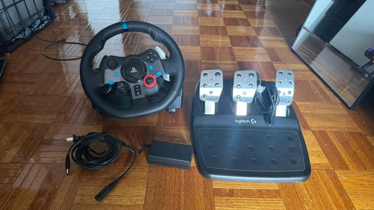 Logitech G29 Driving Force Racing Wheel and Pedals