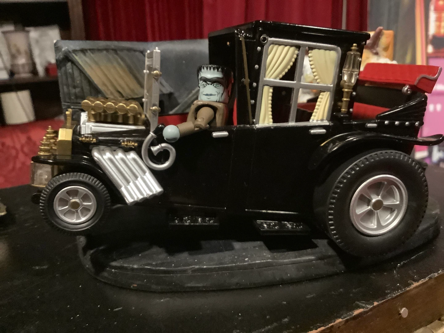 The Munsters Drag-U-La Car Collectible - photo 2