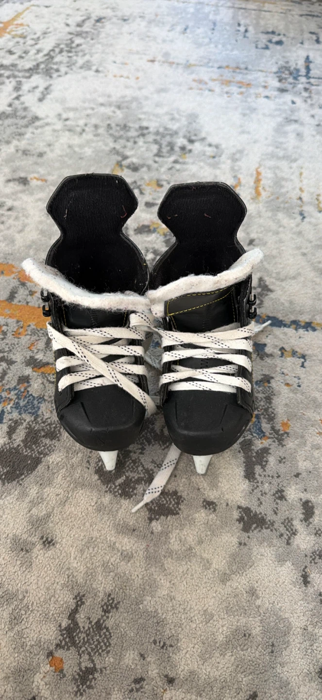 CCM Tacks AS550 - kids hockey skates (size9) - photo 2