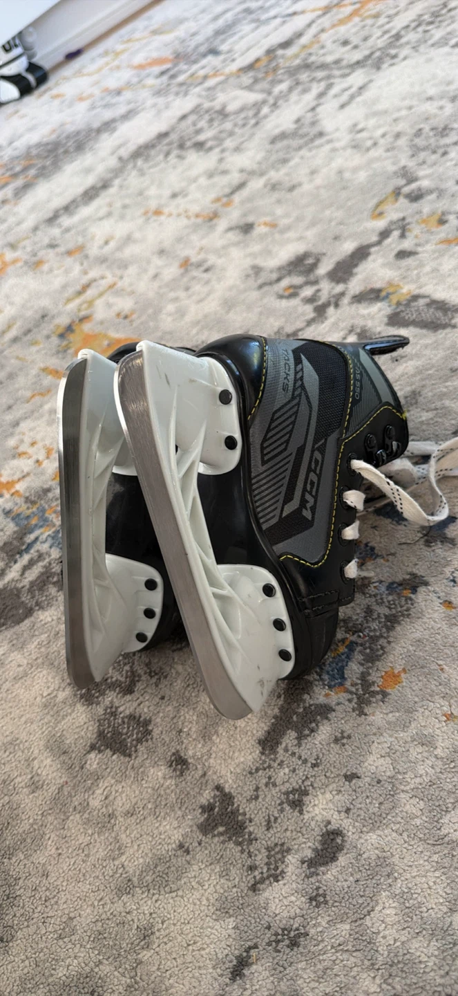 CCM Tacks AS550 - kids hockey skates (size9) - photo 5