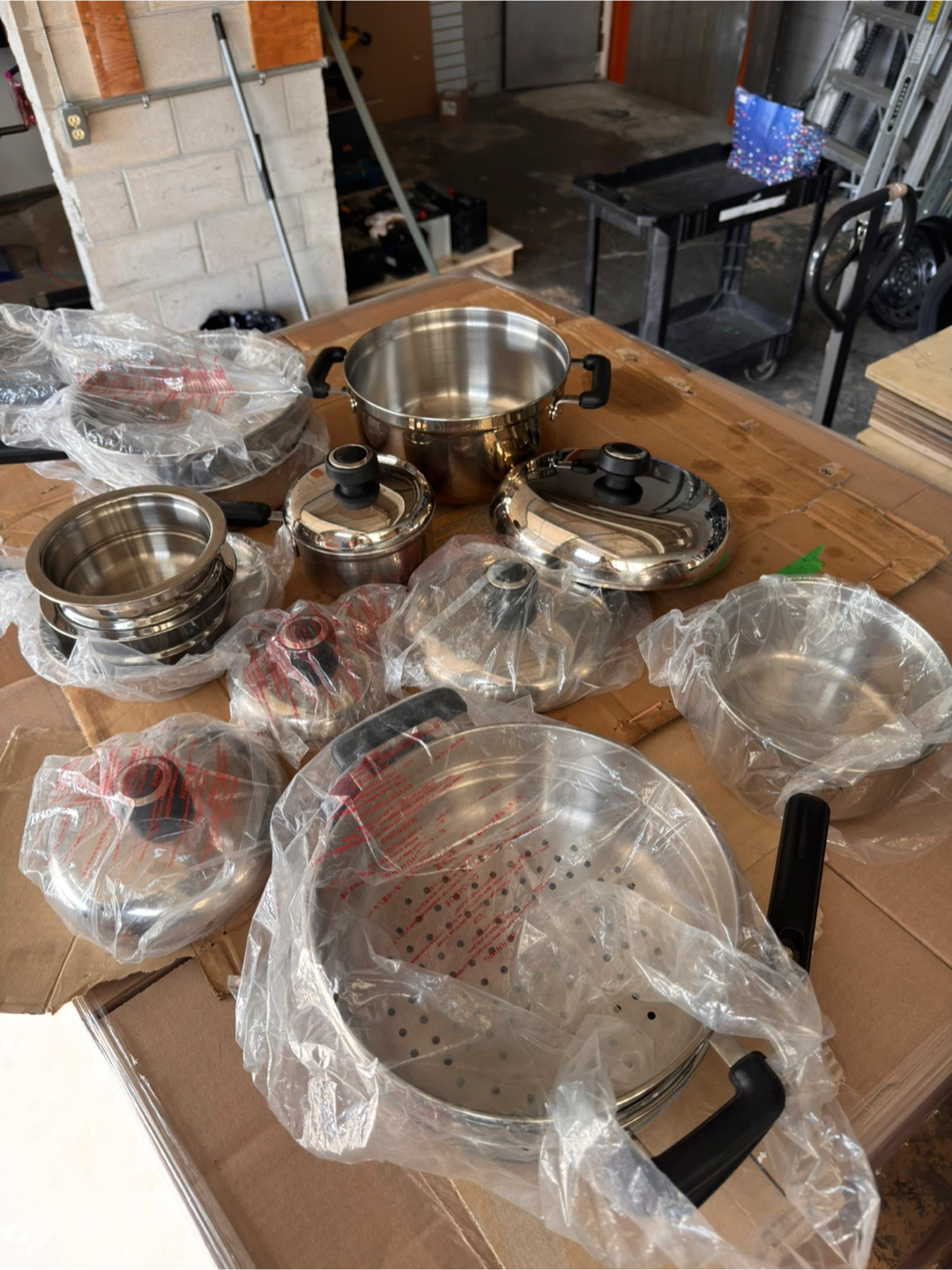 Stainless steel cooking set