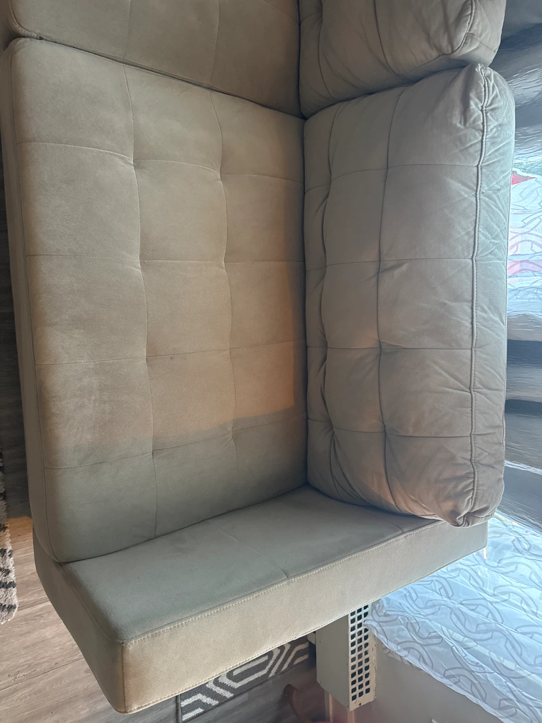 Beige tufted two-seater sofa - photo 3