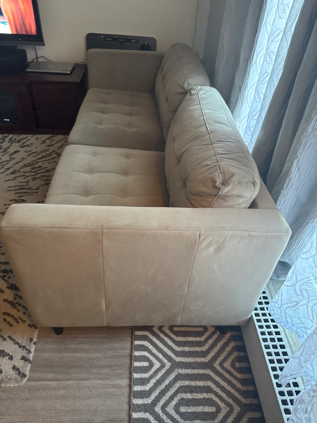 Beige tufted two-seater sofa - photo 4