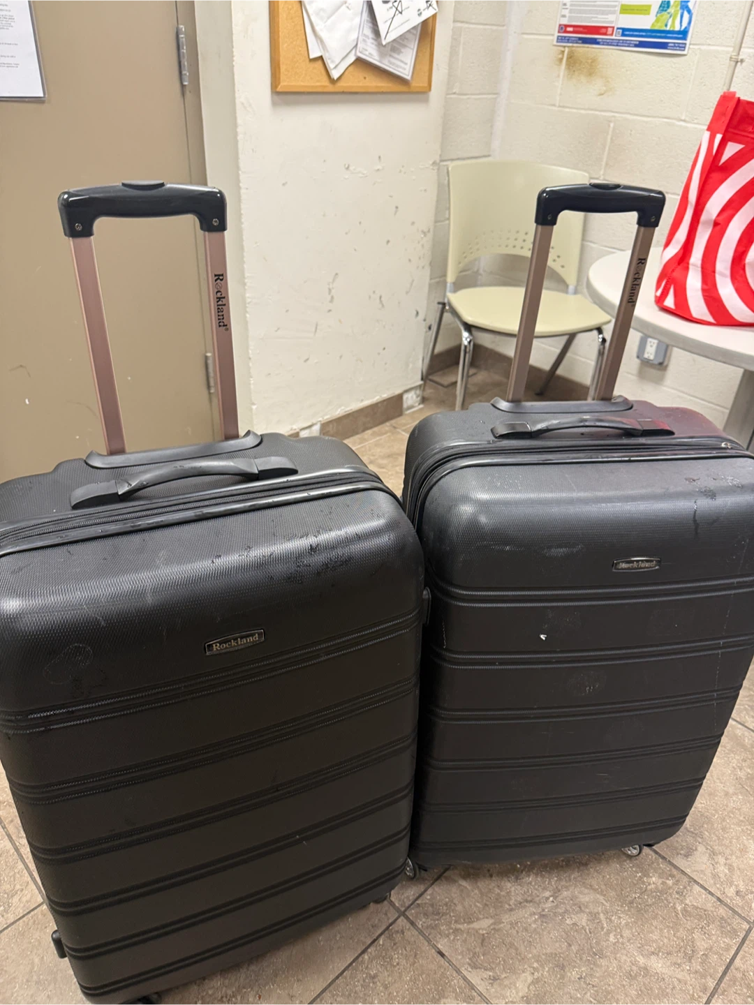Set of 2 Rockland Black Hardside Luggage - photo 5