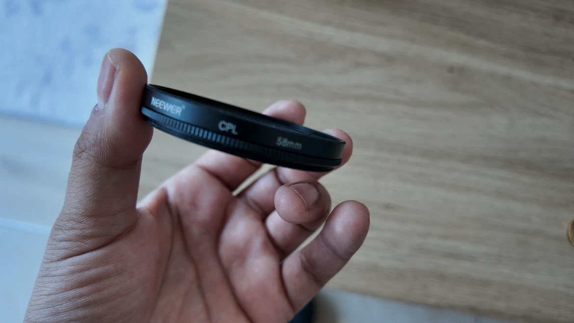 Neewer LED Light and 58mm CPL Filter - photo 5