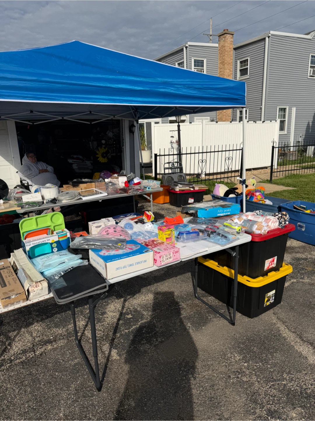 Garage sale 11241 W Grand Ave Melrose Park IL 60164 - photo 5